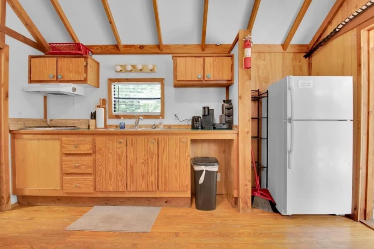 Charming Log Cabin In Блумингтън Екстериор снимка