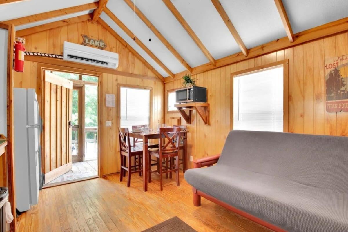 Charming Log Cabin In Блумингтън Екстериор снимка