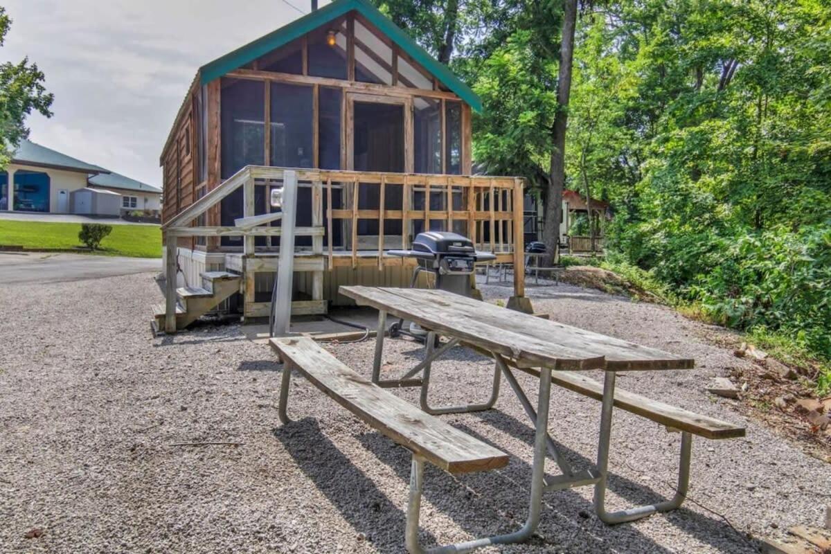 Charming Log Cabin In Блумингтън Екстериор снимка
